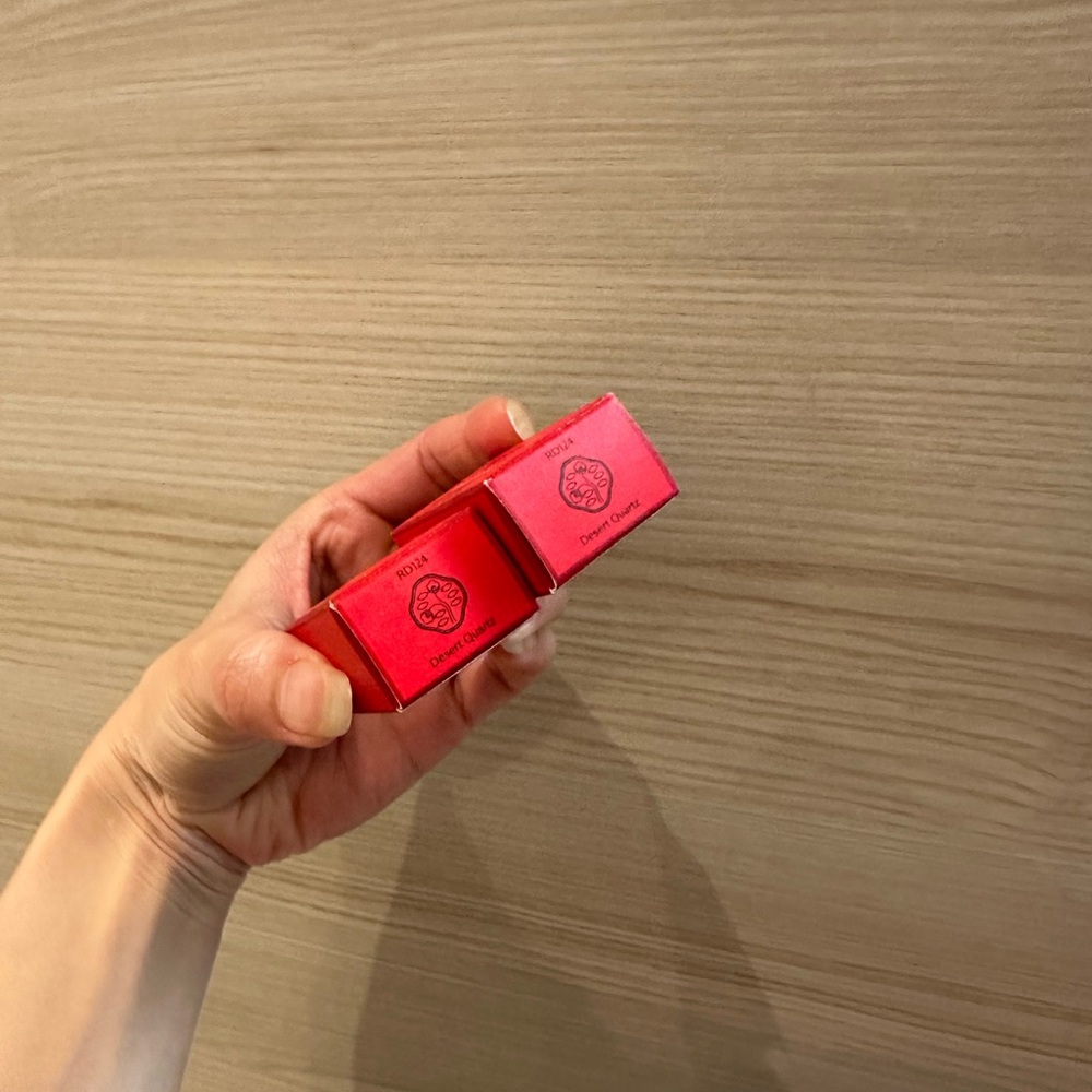 Shiseido Rouge Rouge in Desert Quartz - Picture 2 of 3
